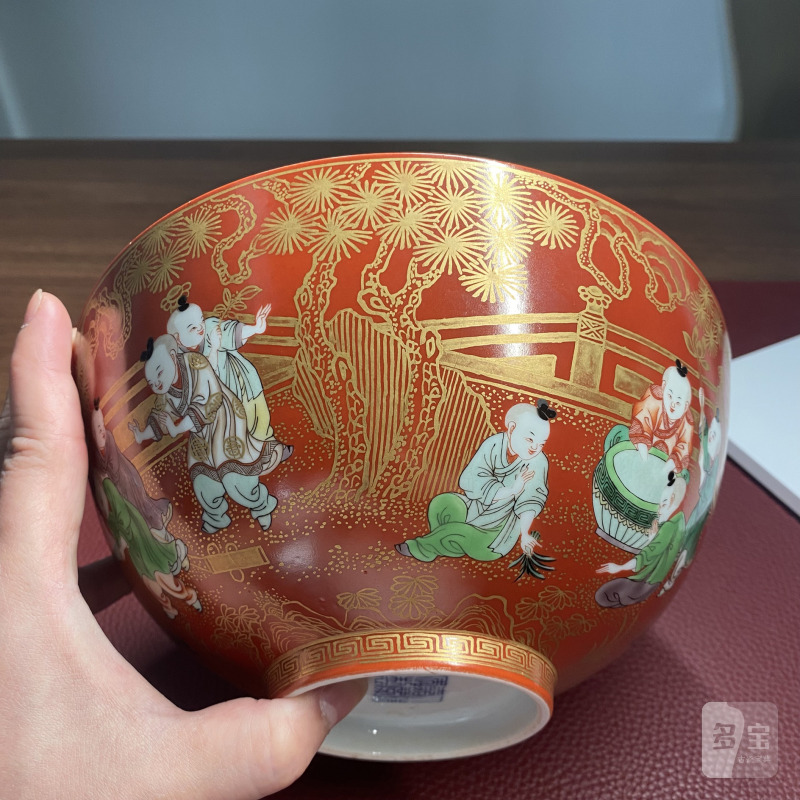 清嘉庆 珊瑚红地五彩描金婴戏纹碗 - 图21